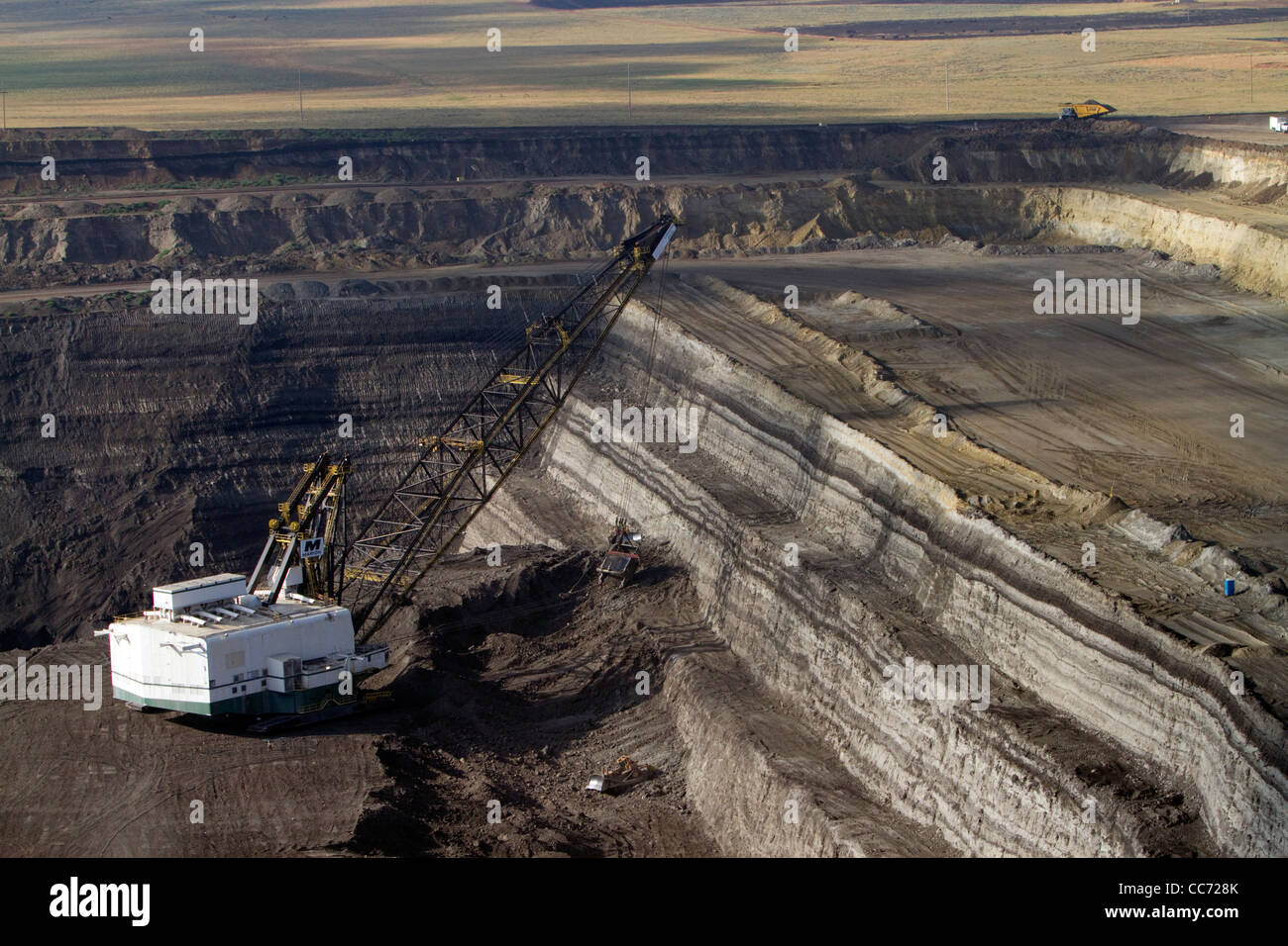 aerial-view-of-a-dragline-being-used-in-the-process-of-coal-surface-CC728K